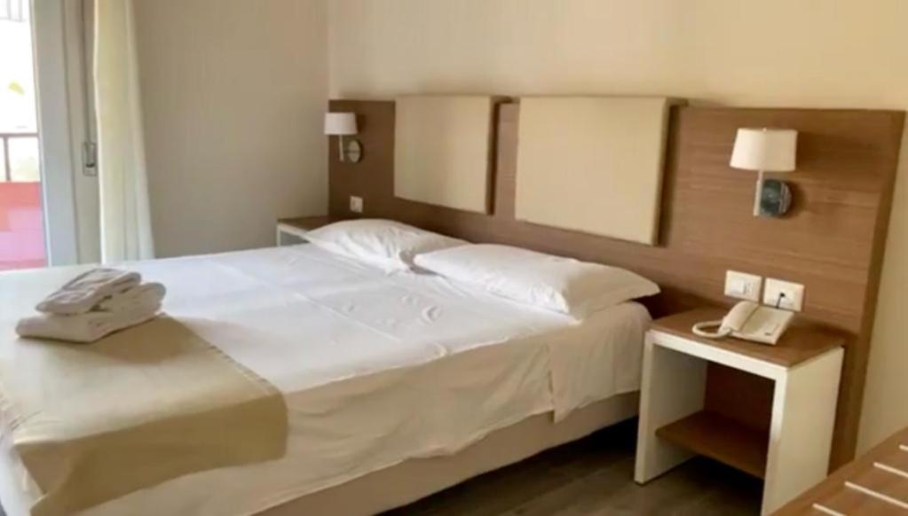 Hotel Villaggio Casarossa Crotone Exterior foto